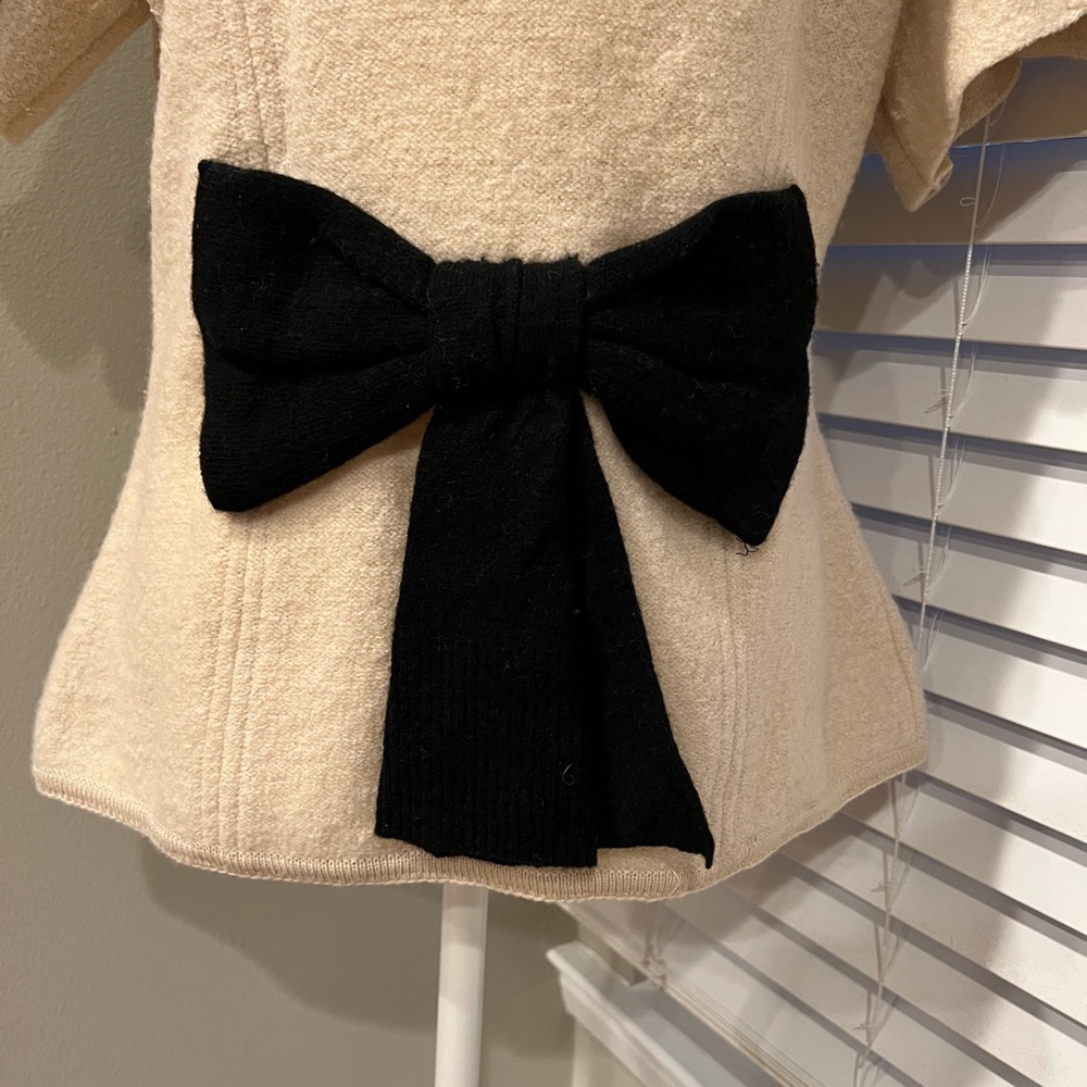 Anthropologie Archival Collection cream ivory flowers black bow peplum sweater L - Picture 6 of 10